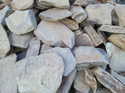 Златолит жёлтый, жёлто-зелёный глыбки и валуны для ланшафтного дизайна купить в Южноуральске