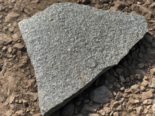 Плитняк златолит Уральский для цоколя, отмостки купить в Южноуральске