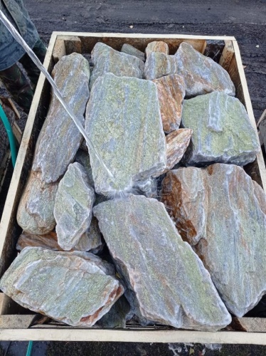 Златолит жёлтый, жёлто-зелёный глыбки и валуны для ланшафтного дизайна купить в Южноуральске