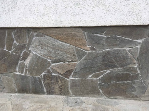 Плитняк златолит Уральский для цоколя, отмостки купить в Южноуральске