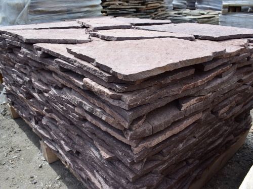 Плитняк лемезит бордовый для облицовки цоколя 20-25 мм  купить в Южноуральске