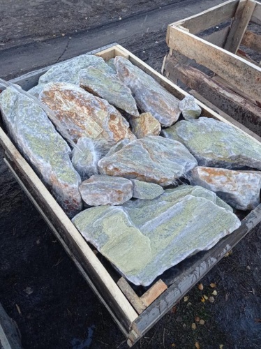 Златолит жёлтый, жёлто-зелёный глыбки и валуны для ланшафтного дизайна купить в Южноуральске