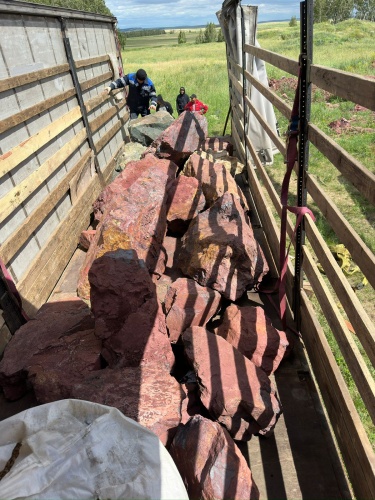 Ландшафтные глыбы красно-фиолетовые 200-1000 килограмм купить в Южноуральске