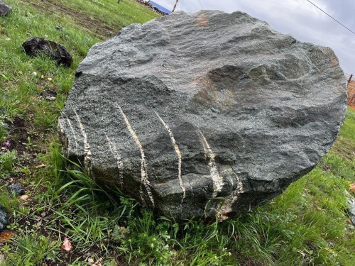 Гигантские зелёные валуны для ландшафтного дизайна весом более 5 тонн купить в Южноуральске