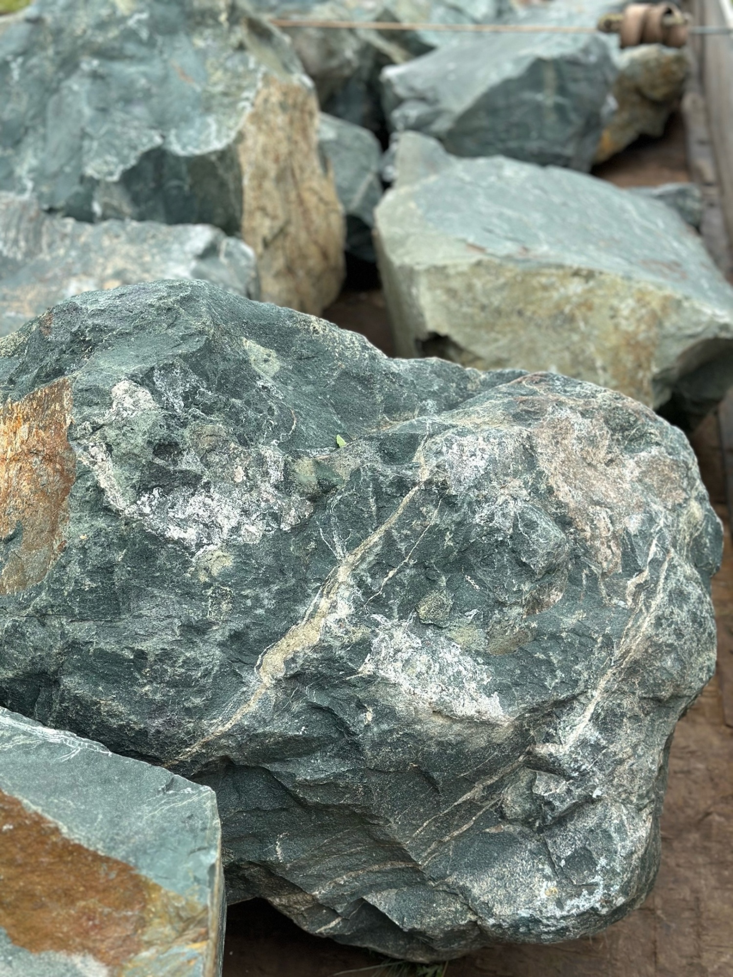 Камни для ландшафтного дизайна зелёные 10-60 килограмм купить в Южноуральске