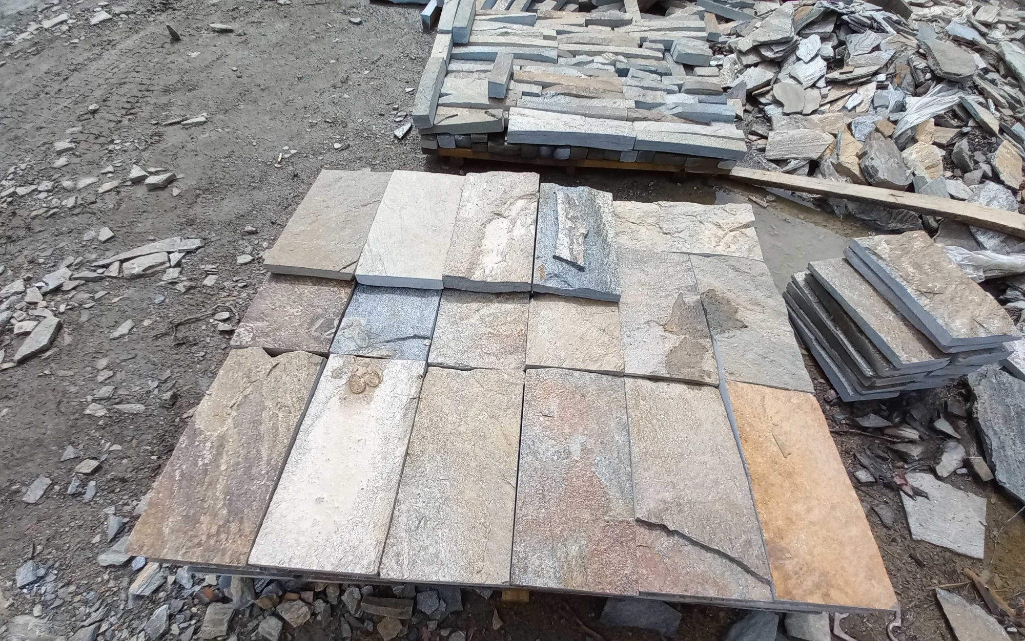 Плитка пилёная златолит Уральский для цоколя, отмостки купить в Южноуральске