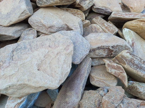 Златолит жёлтый, жёлто-зелёный глыбки и валуны для ланшафтного дизайна купить в Южноуральске