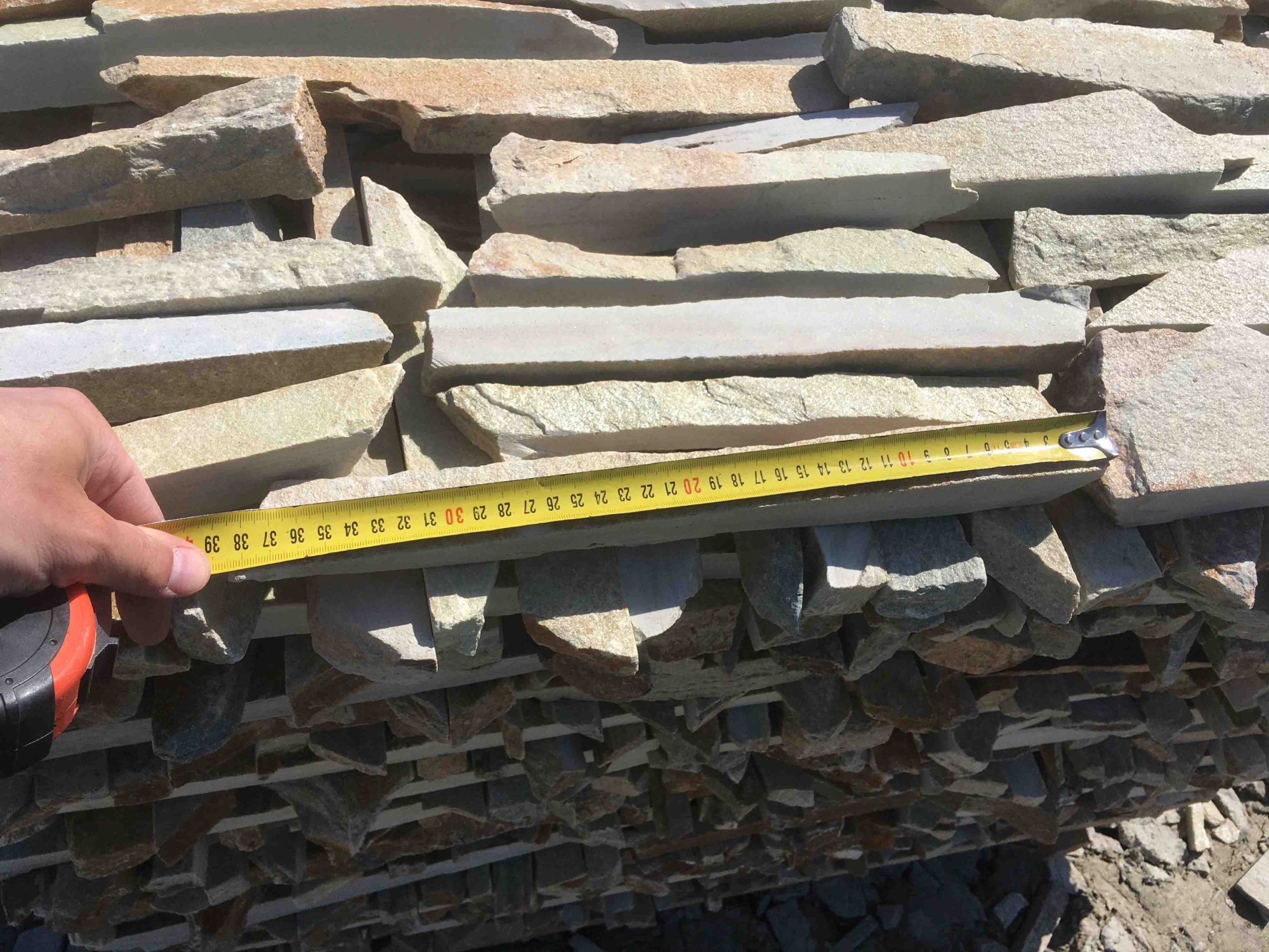 Горбушка златолит золотистый для облицовки купить в Южноуральске