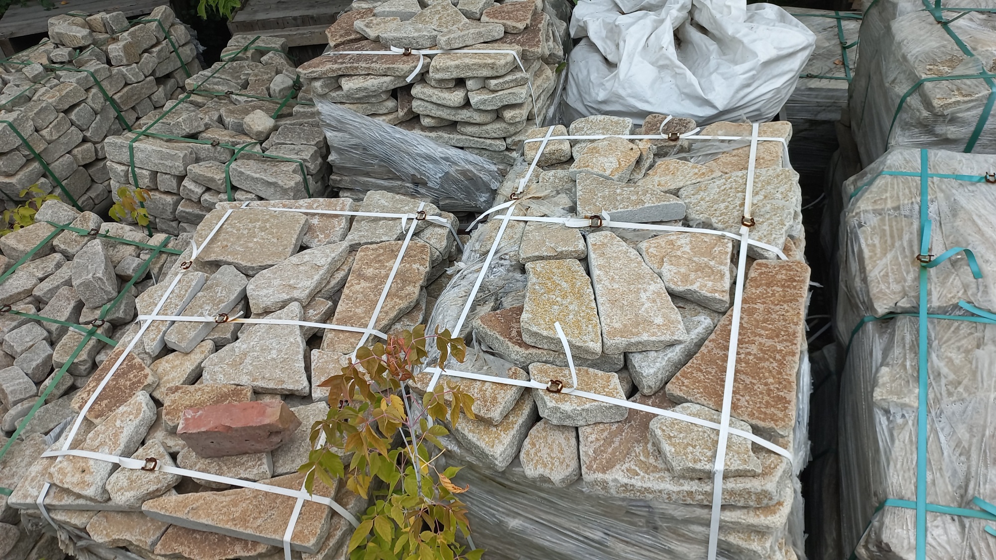 Плитняк гранитный галтованный купить в Южноуральске