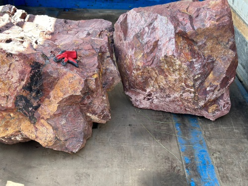 Ландшафтные глыбы красно-фиолетовые 200-1000 килограмм купить в Южноуральске