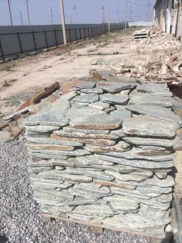 Златолит серебристый галтованный для лестниц купить в Южноуральске