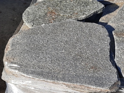 Златолит серебристый галтованный для лестниц купить в Южноуральске