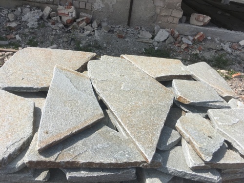 Златолит серебристый галтованный для лестниц купить в Южноуральске