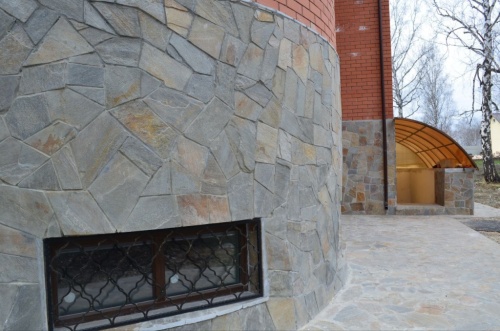 Плитняк златолит Уральский для цоколя, отмостки купить в Южноуральске